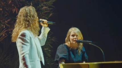 Julien Doré invite Coeur de Pirate pour un duo émouvant sur scène !