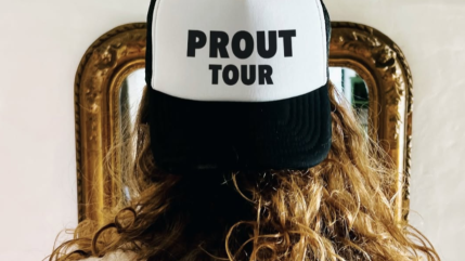 Julien Doré, le roi de l'humour et du merchandising, dévoile un nouveau produit sur sa boutique officielle !