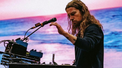 Julien Doré livre un hommage poignant à sa grand-mère