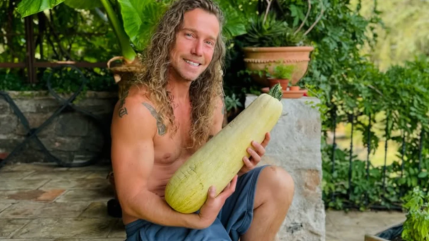 Julien Dor&eacute; nous livre un tuto hilarant pour "f&eacute;conder les courgettes"