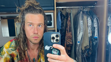 Julien Doré partage de jolis clichés avec son fils en vacances