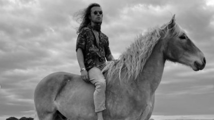 Julien Doré : quand il cherche un nom pour sa tournée avec son fils Julien Doré : quand il cherche un nom pour sa tournée avec son fils