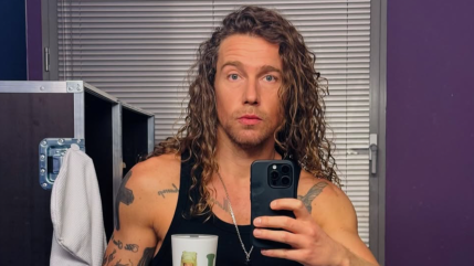 Julien Doré : sa tournée est un véritable succès ! Il met le feu à l’Arena de Montpellier, malgré quelques mauvaises nouvelles