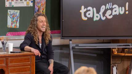 Julien Doré : une séquence beaucoup trop mignonne dans "Au Tableau" Julien Doré : une séquence beaucoup trop mignonne dans "Au Tableau"