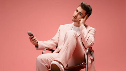 Julien Lieb, bouleversant dans son nouveau titre "L'Horloge Brûle", en hommage à son papa disparu Julien Lieb, bouleversant dans son nouveau titre "L'Horloge Brûle", en hommage à son papa disparu