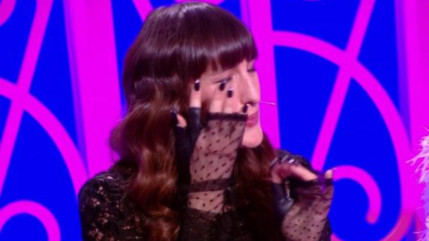 Juliette Armanet très émue durant le show de "Drag Race France"