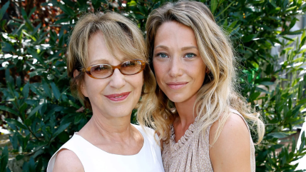 Laura Smet rend hommage &agrave; sa m&egrave;re Nathalie Baye avec le titre "Nothing Lasts"