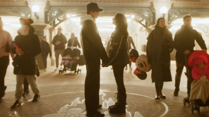 Lénie (Star Academy) à Disney pour son nouveau clip "Divine" Lénie (Star Academy) à Disney pour son nouveau clip "Divine"