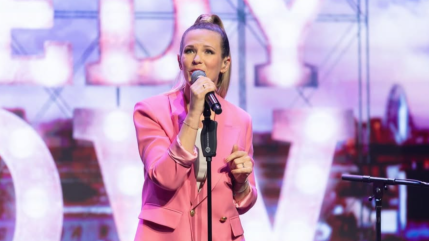 Les confidences touchantes de Lorie pour ses débuts aux Enfoirés : "Je pleurais tellement"