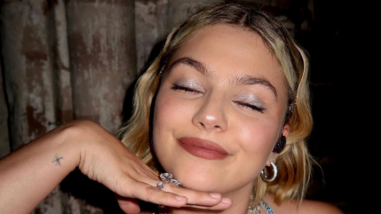 Louane : émue, elle évoque ses projets à venir avec ses fans