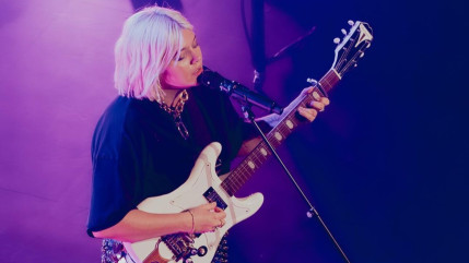 Louane s’invite au mariage d’une fan !