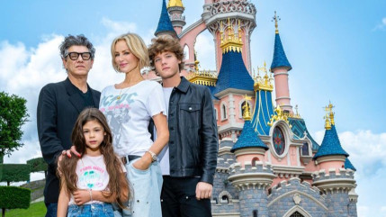 Marc Lavoine et Adriana Karembeu dévoilent de tendres photos en famille à Disneyland Paris Marc Lavoine et Adriana Karembeu dévoilent de tendres photos en famille à Disneyland Paris