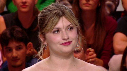 Marine met le feu au plateau de Quotidien avec son nouveau titre "Coeur maladroit"