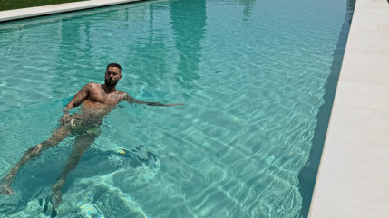 Matt Pokora : entre luxe et &eacute;vasion, une parenth&egrave;se turquoise qui enflamme les r&eacute;seaux