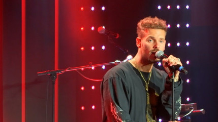 Matt Pokora : quel est le titre qu'il doit chanter à chaque concert sous peine de se faire insulter ?