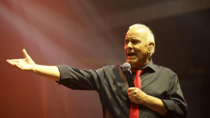 Michel Fugain : il se confie sur son impressionnante perte de poids Michel Fugain : il se confie sur son impressionnante perte de poids