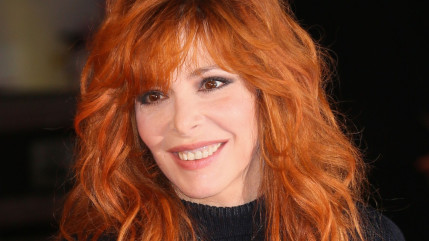 Mylène Farmer : ses fans critiquent une peluche corbeau vendue dans les produits dérivés