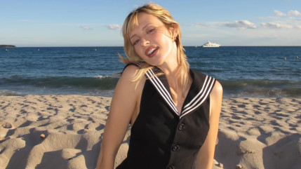 "On parle la langue de l’amour" : Angèle se confie sur sa nouvelle relation... avec une personne qui ne parle pas français ! "On parle la langue de l’amour" : Angèle se confie sur sa nouvelle relation... avec une personne qui ne parle pas français !