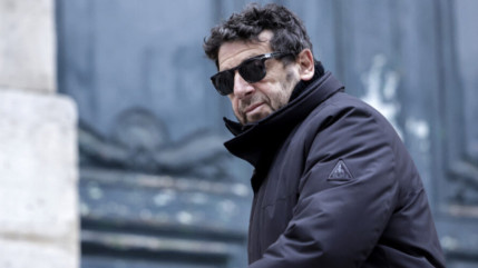Patrick Bruel d&eacute;f&eacute;r&eacute; devant un juge apr&egrave;s 48 heures de garde &agrave; vue : ses fils r&eacute;agissent &agrave; la temp&ecirc;te m&eacute;diatique