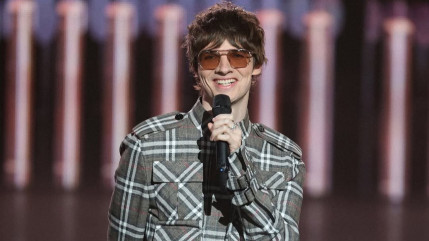 Pierre de Maere est de retour ! Son nouveau single "Je pense &agrave; vous" affole d&eacute;j&agrave; les fans