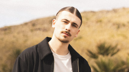 Pierre Garnier : un arnaqueur se fait passer pour lui et vole 7 000 euros à une septuagénaire, ses enfants appellent à l'aide Pierre Garnier : un arnaqueur se fait passer pour lui et vole 7 000 euros à une septuagénaire, ses enfants appellent à l'aide