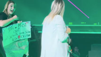 Santa : Le concert interrompu pour une demande en mariage !