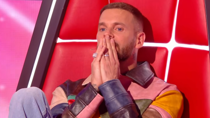 The Voice Kids : Matt Pokora tr&egrave;s &eacute;mu par Enzo apr&egrave;s sa reprise de "Sans toi"