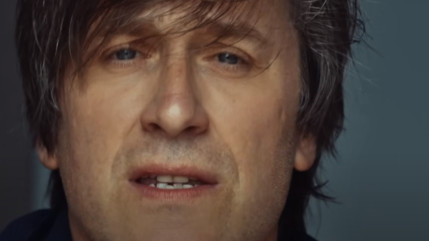 Thomas Dutronc rend hommage à Françoise Hardy avec son nouveau titre Thomas Dutronc rend hommage à Françoise Hardy avec son nouveau titre