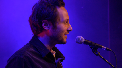 Vianney arrête les tournées : "Ce n'est pas compatible avec une vie de jeune papa"