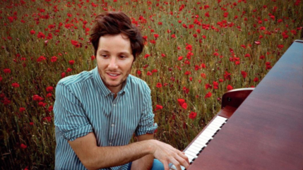 Vianney dénonce les violences policières : Un SDF molesté en pleine rue Vianney dénonce les violences policières : Un SDF molesté en pleine rue