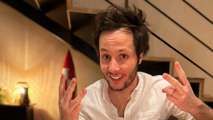 Vianney sort les dossiers pour son anniversaire