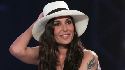 Zazie lassée par la promo, elle veut se "Mylène Farmer-iser" Zazie lassée par la promo, elle veut se "Mylène Farmer-iser"