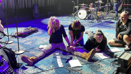 Zazie : un de ses musiciens quitte la scène en plein concert pour urgence médicale