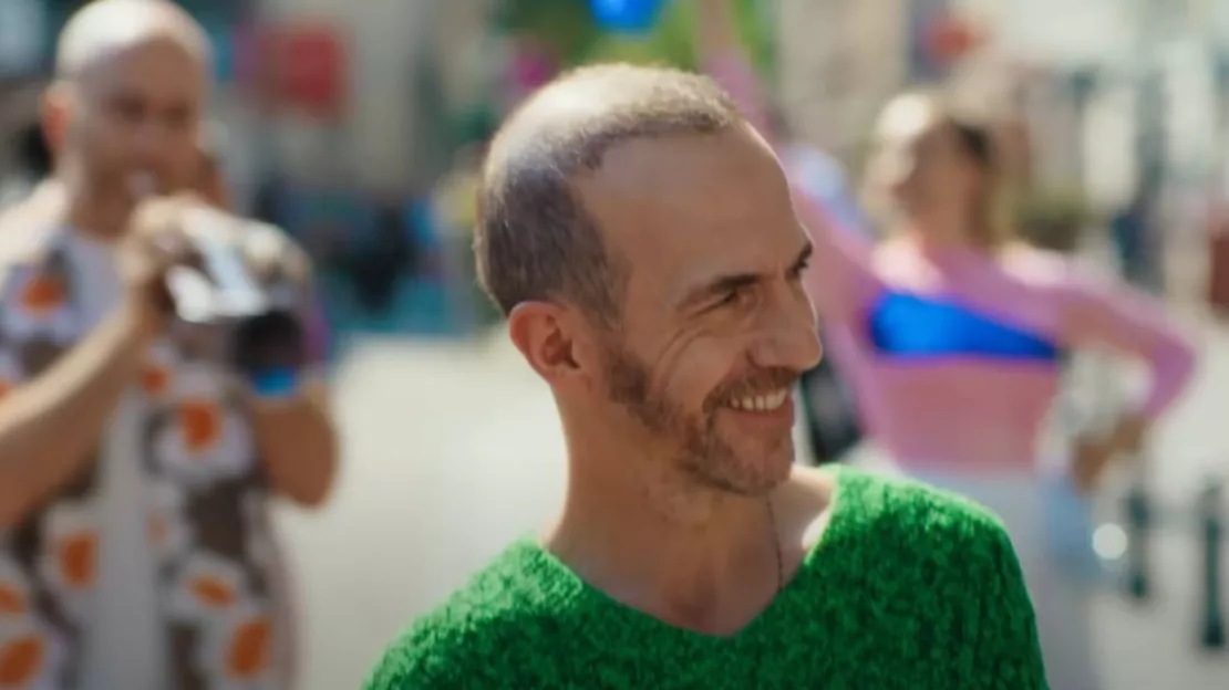 Calogero plein d'espoir dans le clip de "Parie qu'on s'aime encore"