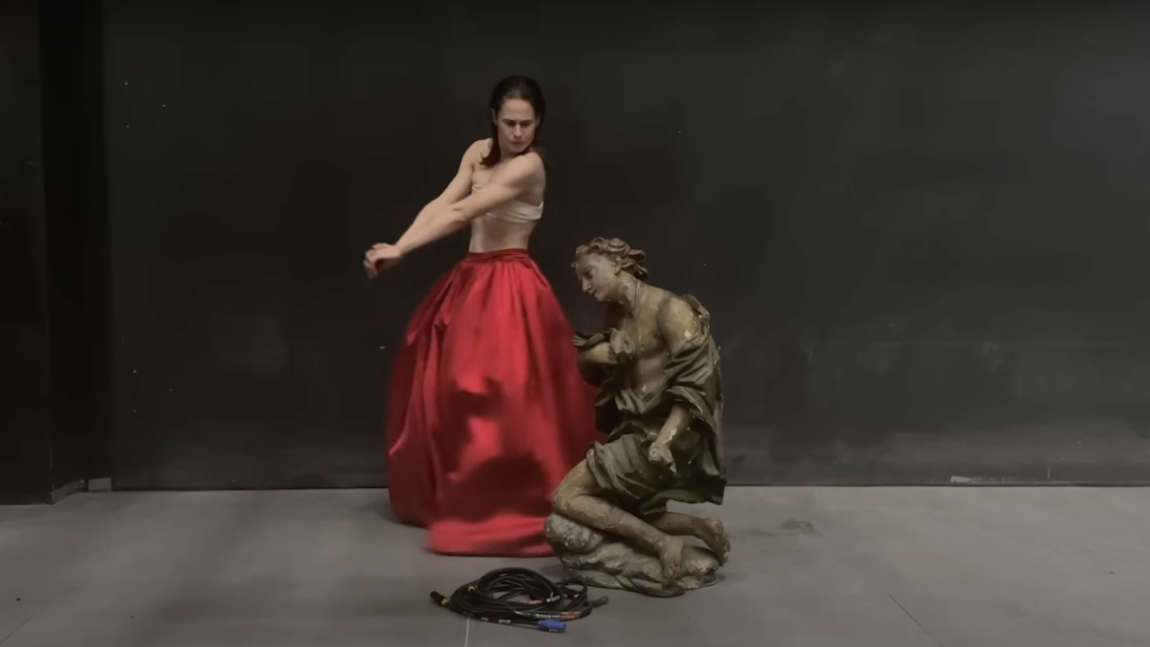 Christine and the Queens rend hommage à Marvin Gaye dans "Marvin descending"