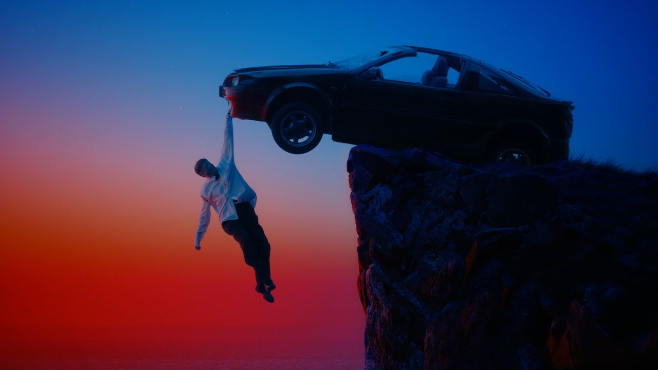 Eddy de Pretto appelle les "urgences 911"