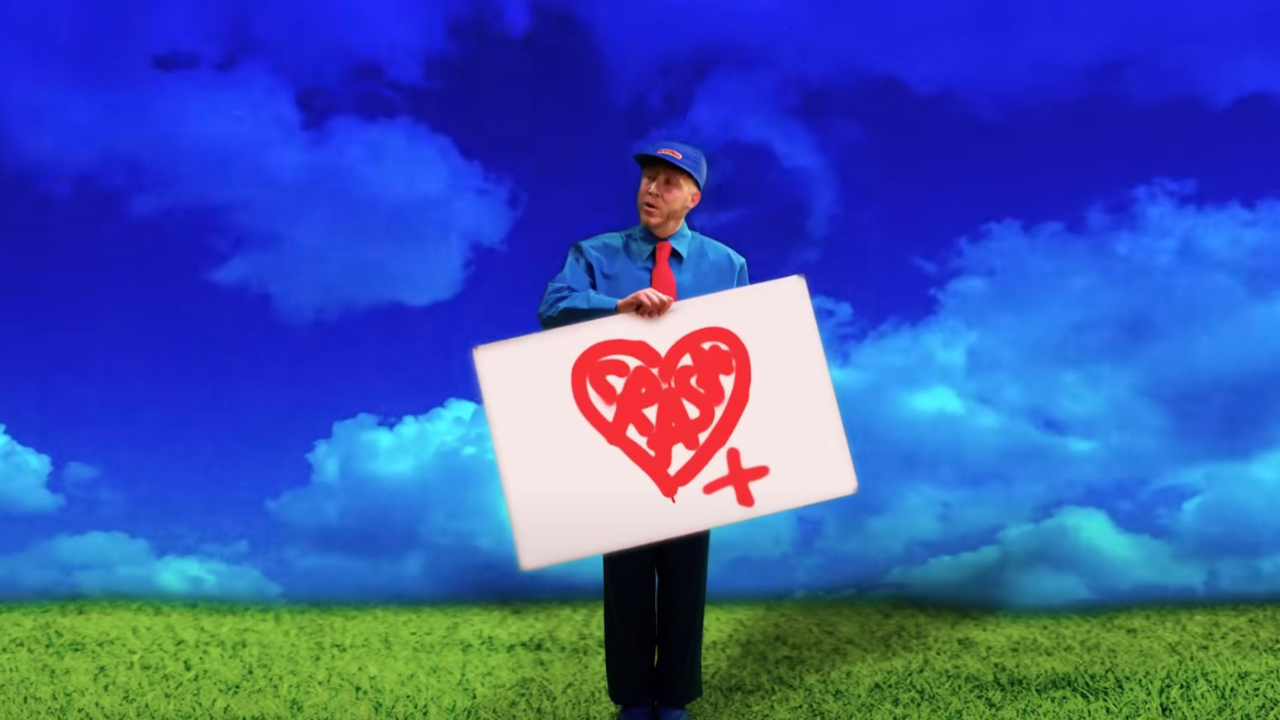 Eddy de Pretto rempli d'idées pour le clip de "Petite Musique"