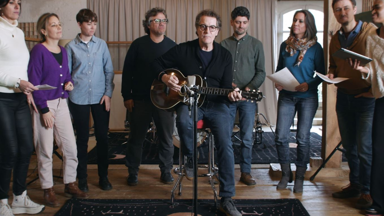 Francis Cabrel de retour avec le tout nouveau clip de "Un Gramme de Terre"