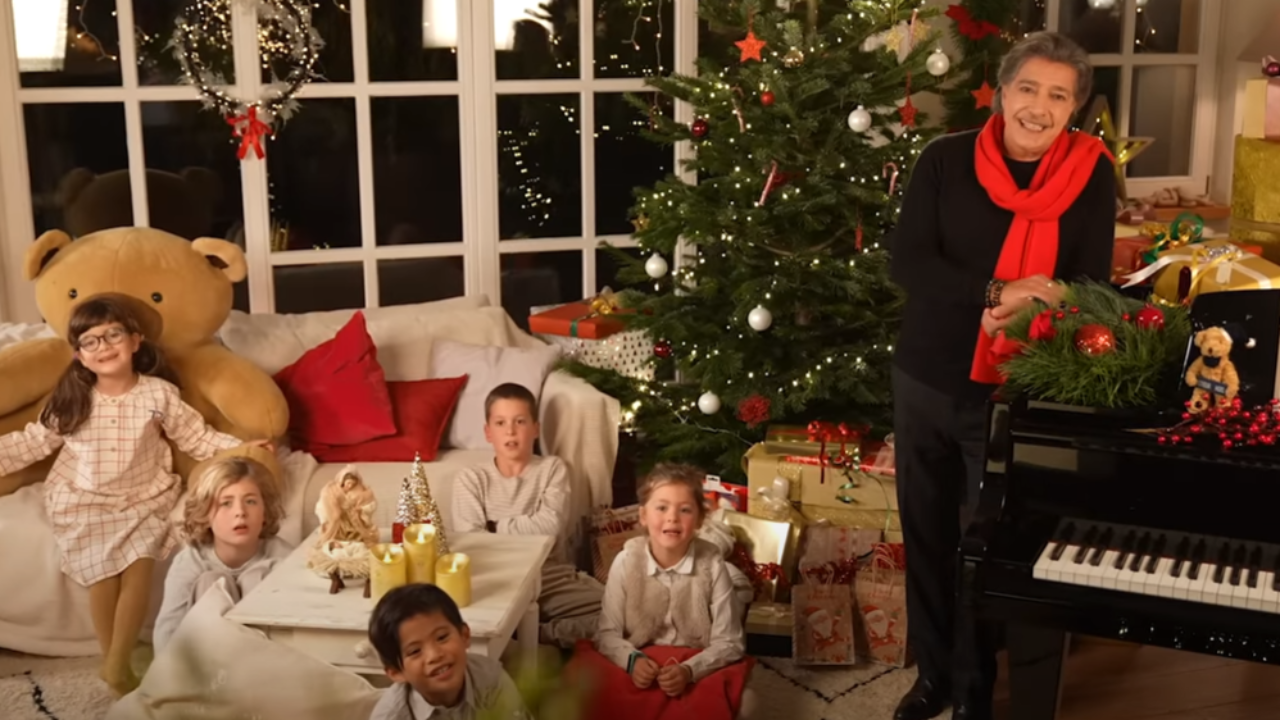 Frédéric François  est  le "papa noël" de son nouveau clip
