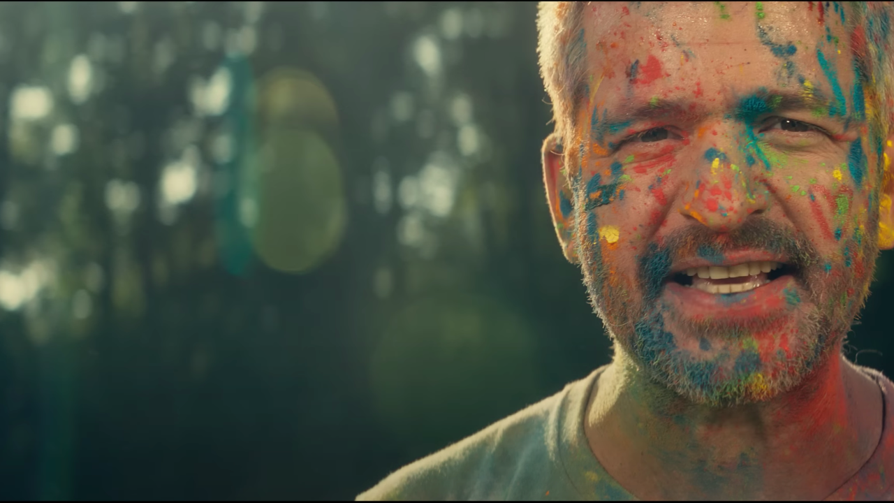 Grégoire, son nouveau clip transmet la joie de "vivre".