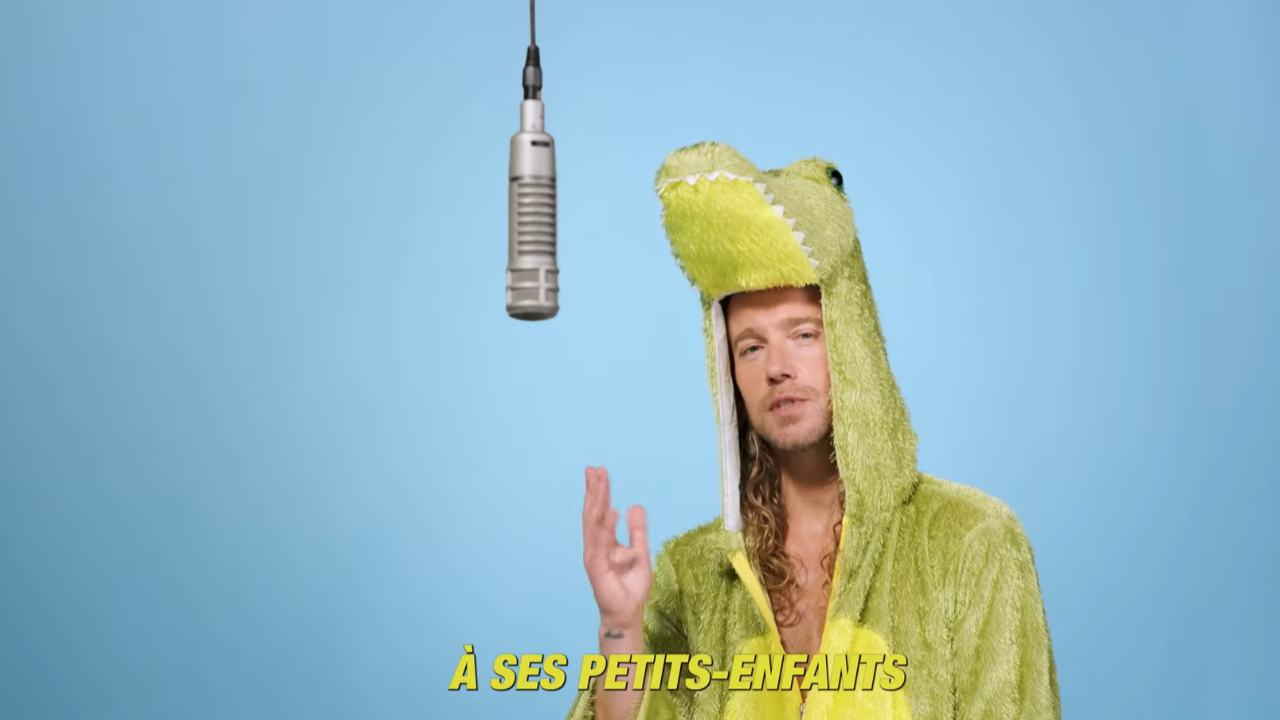 Julien Doré s'improvise crocodile dans son nouveau clip "Ah les crocodiles"