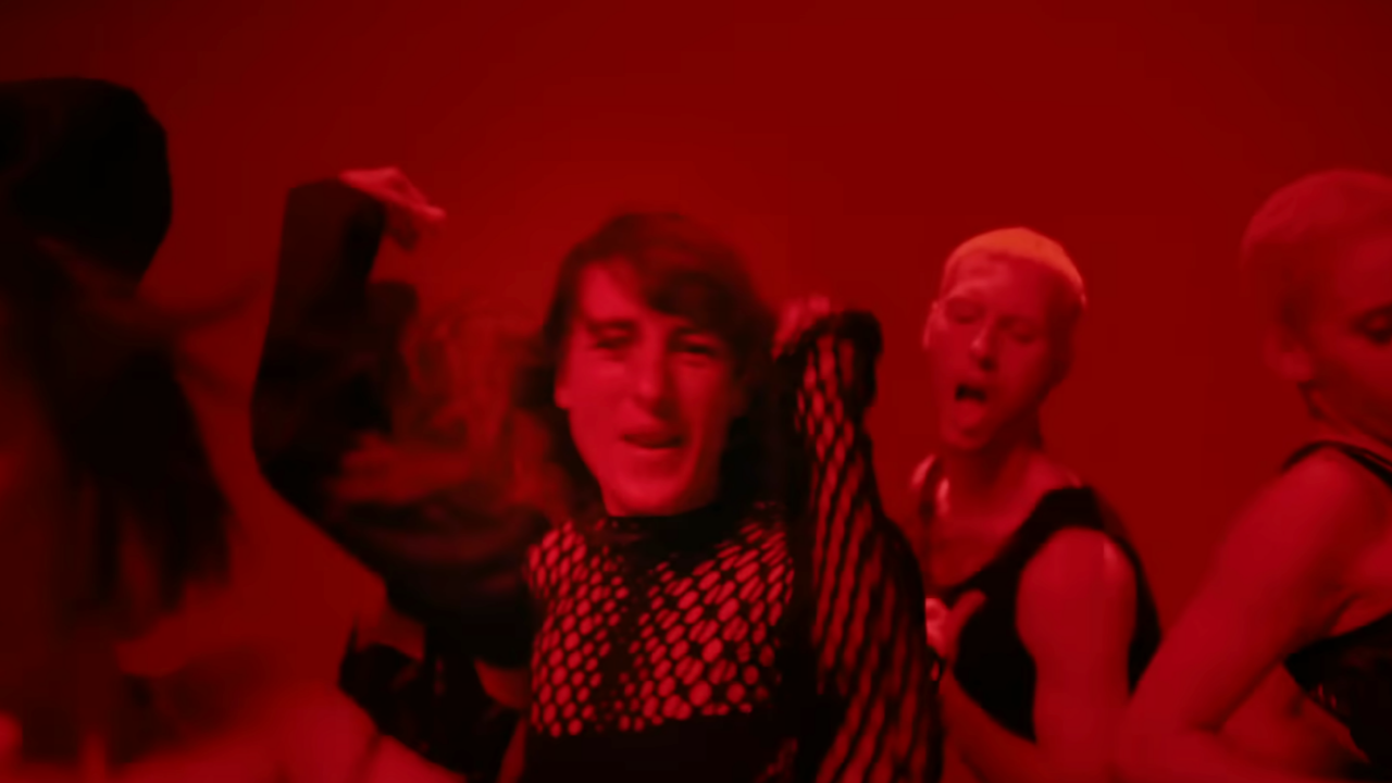 Juliette Armanet met le feu avec "Flamme"