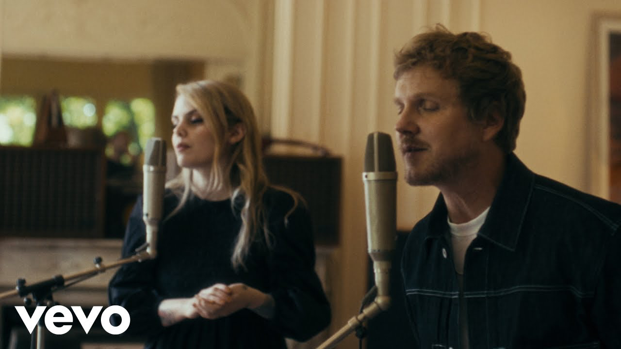 Kyo invite Cœur de Pirate à faire une "Dernière danse"