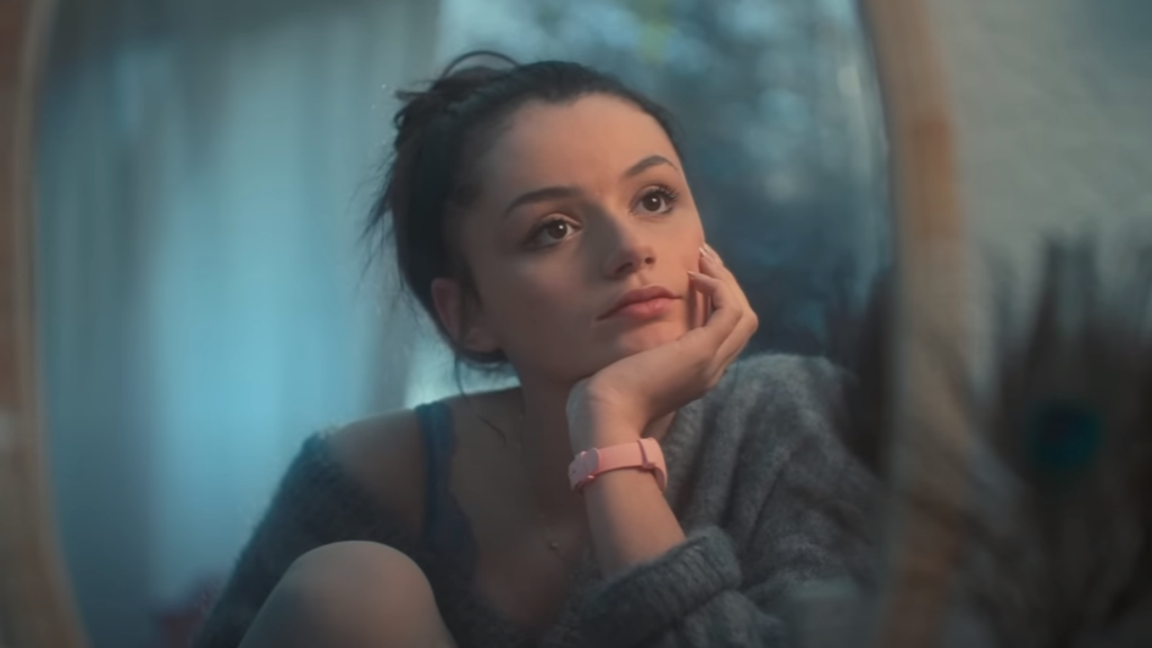 Nour : un clip tout en douceur pour son titre "Premier amour"