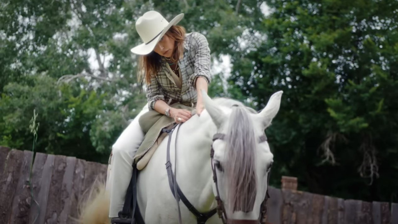 Pascal Obispo et Laura Smet dévoilent leur titre-hommage bouleversant : "Appelle Moi Johnny"