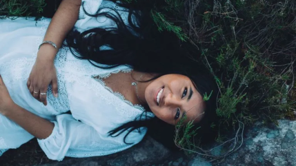 Anisha Jo "rayonne" dans son nouveau clip ! Anisha Jo "rayonne" dans son nouveau clip !