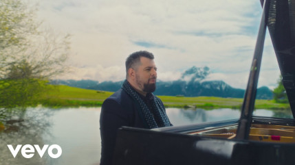 Aurélien Vivos présente son premier single "La plupart du temps"