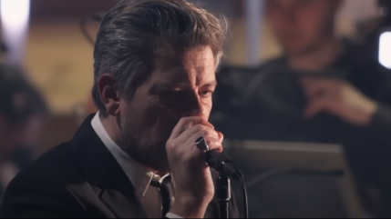 Benjamin Biolay dévoile la version live de "Ton héritage" Benjamin Biolay dévoile la version live de "Ton héritage"