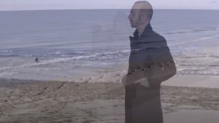 Calogero déclare son amour à la France dans son clip "Par choix ou par hasard" Calogero déclare son amour à la France dans son clip "Par choix ou par hasard"