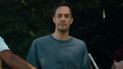 Grand Corps Malade est nostalgique dans "Retiens les rêves"